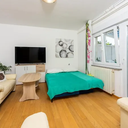 Apartment Azur Dramalj
