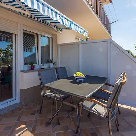 Apartment Azur Dramalj